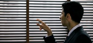 探偵の張り込み術 探偵が実際に行う張り込みテクニックと費用相場 人探しの窓口